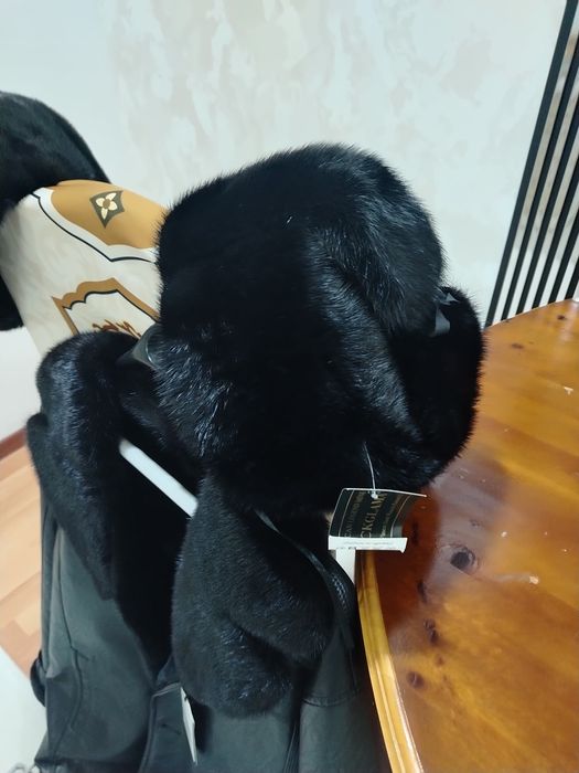 Дубленка и 2 норковые шапки