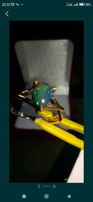 Кол-ко с натуральнымопалом