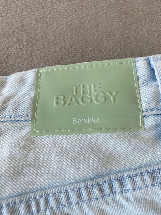 Blugi Bershka baggy noi cu eticheta, marimea 34