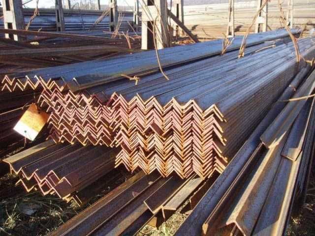 Уголок металлический 200*200 в асстортименте