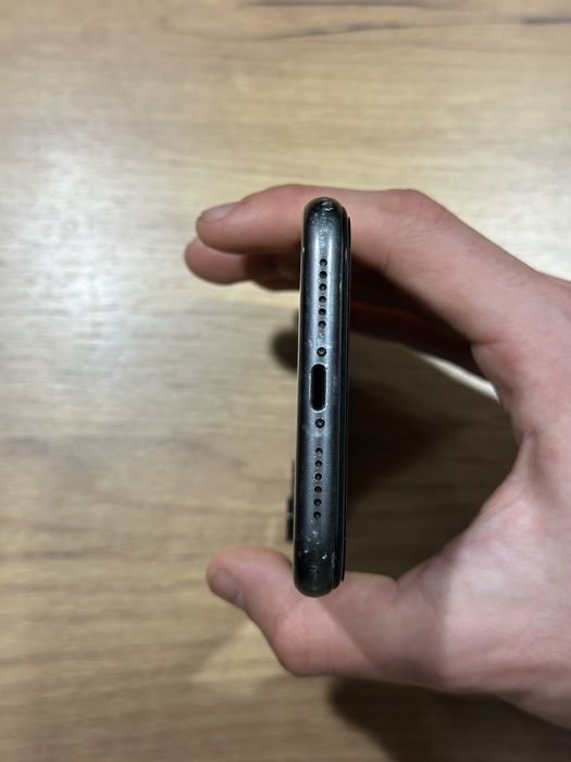 Продава се Iphone 11 64GB !