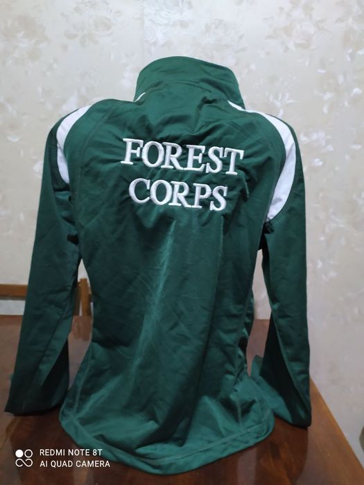 Женская спортивная куртка размер L