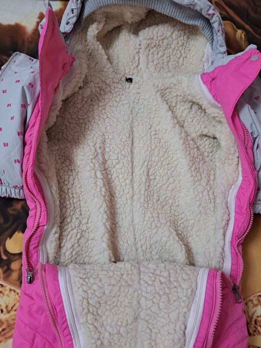 Продам зимние комбинезоны на девочку