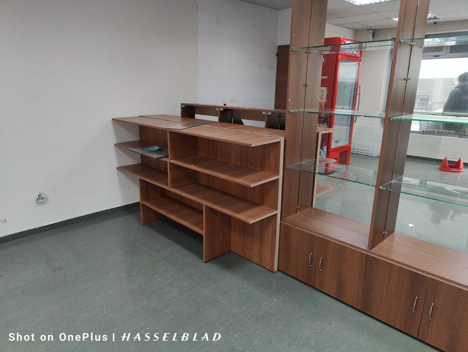 Търговски витрини рафтове етажерки щендери стелажи търговско оборудван