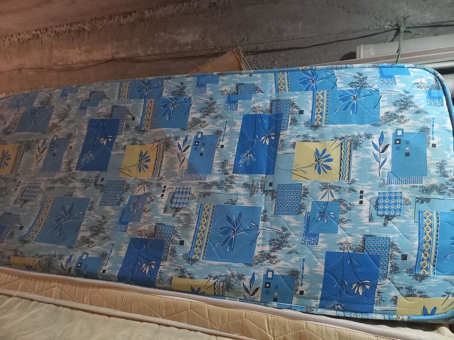 Матрасы б/у и  кравать