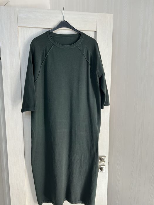 Кофточка и платье зеленого цвета