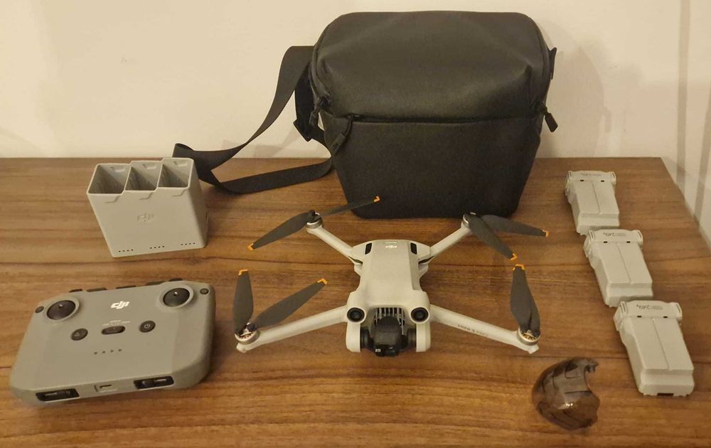Vand drona DJI Mini 3 Pro Fly More Combo in stare perfecta