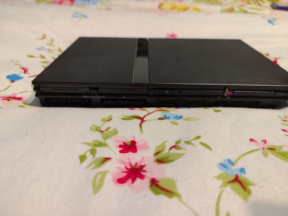 Vând PS 2 MODAT stare foarte buna 6 jocuri preț 250