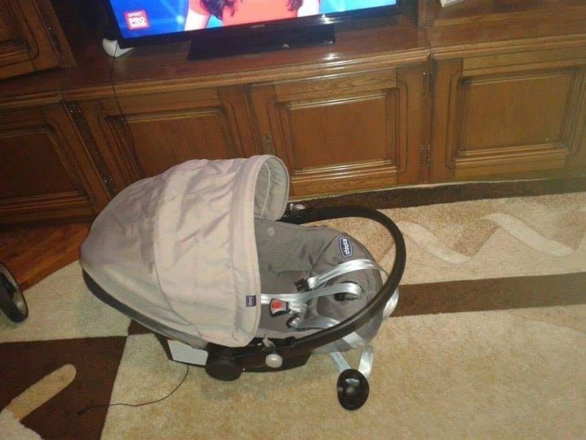 Vand cărucior chicco