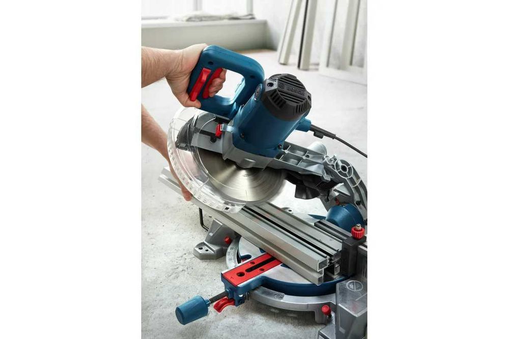 Торцовочная пила Bosch GCM 216 Professional