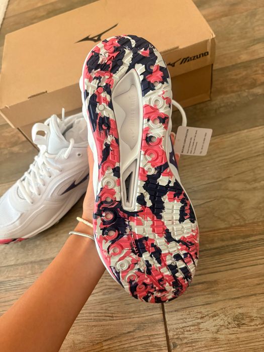 Чисто Нови волейболни обувки MIZUNO