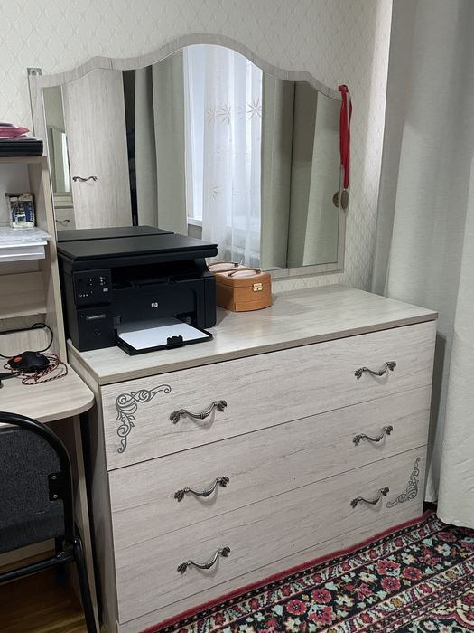 Спальный гарнитур (шкаф, кровать, комод, зеркало, 2 тумбочки)