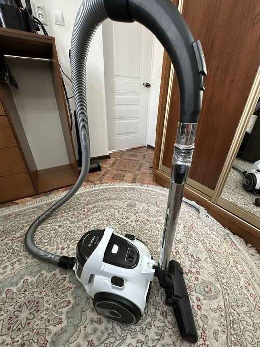 Пылесос  проводной Bosch