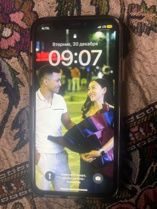 iPhone X продаётся