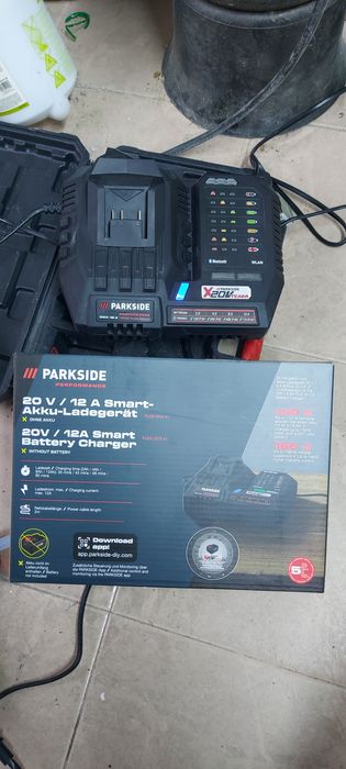 Зарядно парксайд 20V 12A