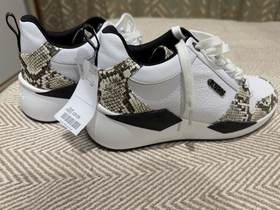 Маратонки на GUESS