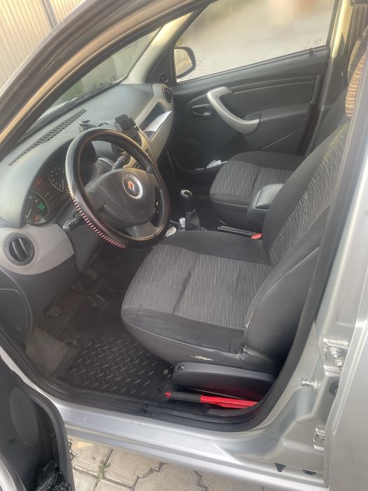 Продам рено сандеро