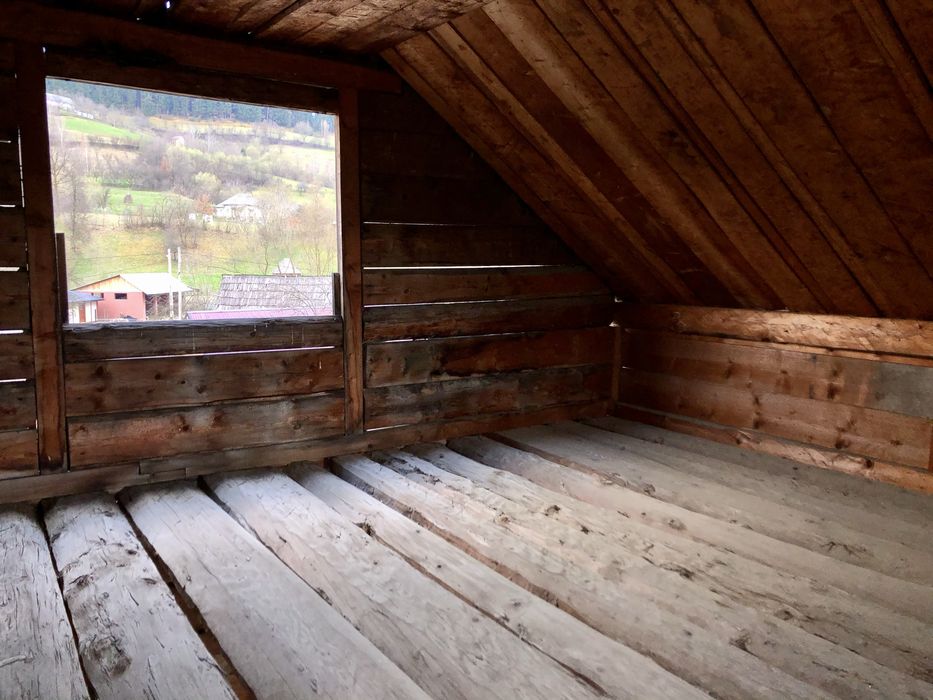 Casa la rosu P+1+M, 128mp, central, racordata la apa si canalizare