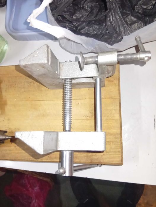 Продам тиски и струбцина