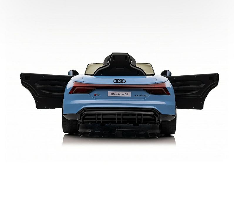 AUDI RS e-tron синя