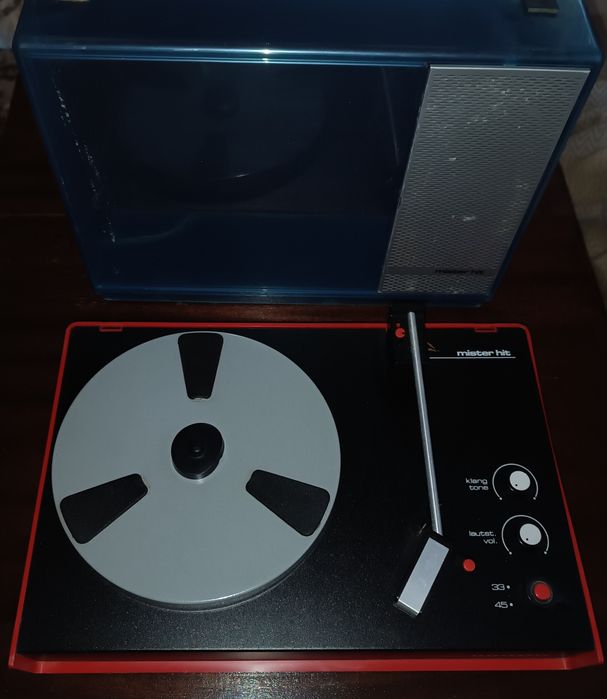 Грамофон от 1976 година