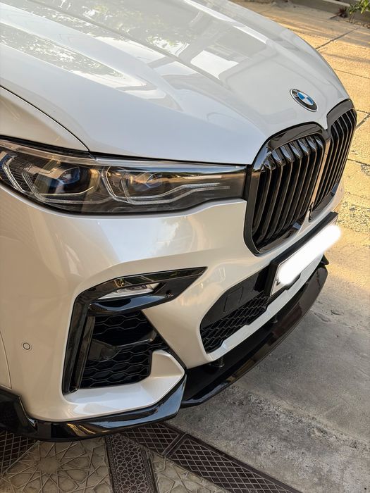 Bmw X7 M50i 4.4 full option