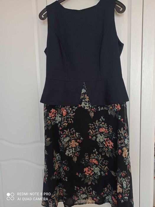 Лятна рокля с пеплум