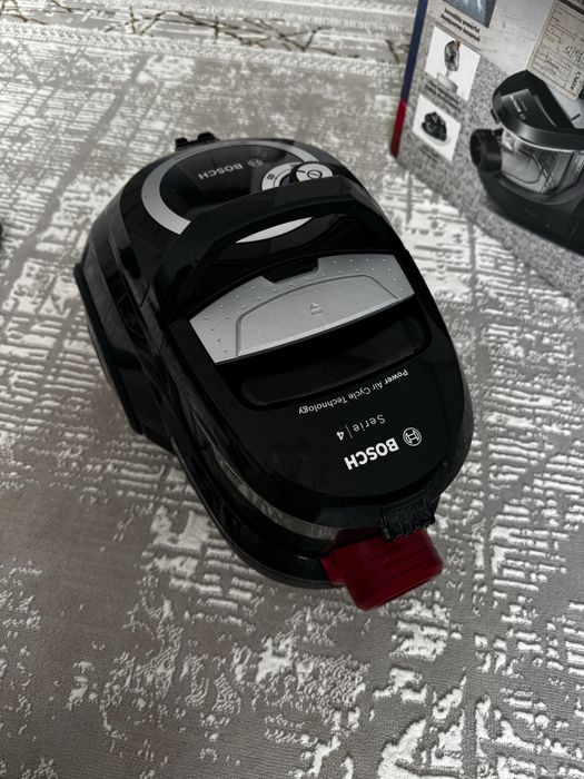 Пылесос Bosch.