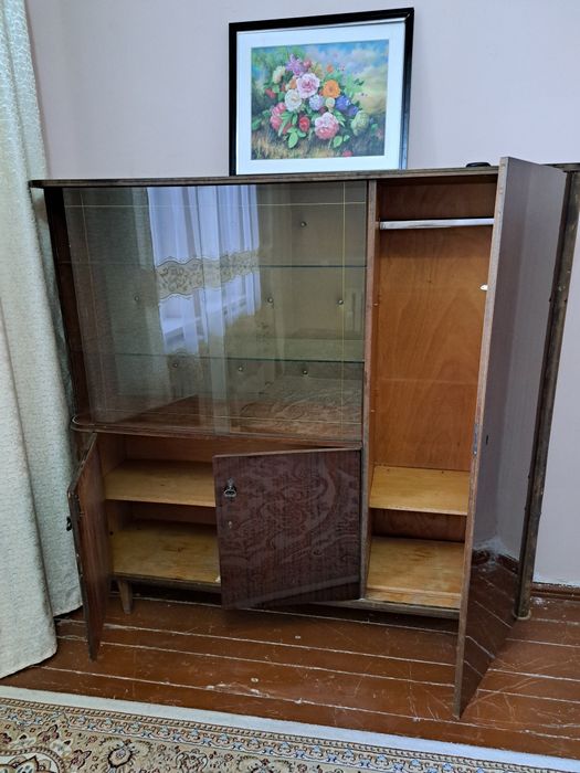 Сервант Германия (ГДР) и диван