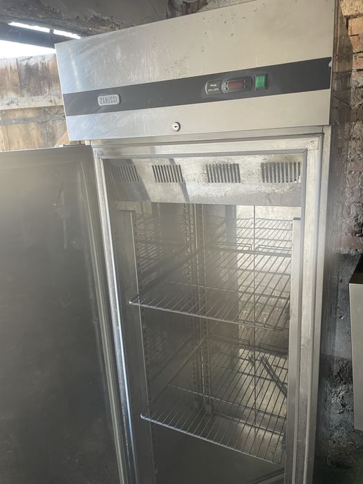 Професионален плюсов хладилник Zanussi