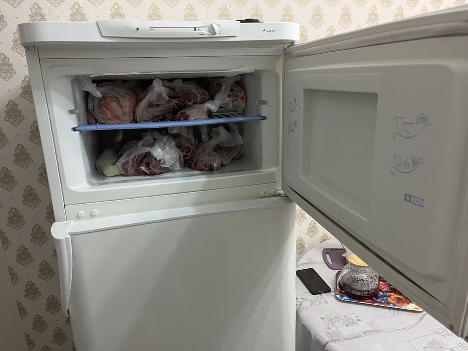 Холодильник indesit