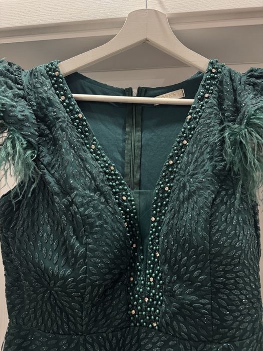 Бална рокля в зелено с блясък