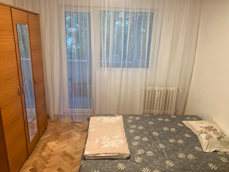Apartament cu 4 camere de inchiriat