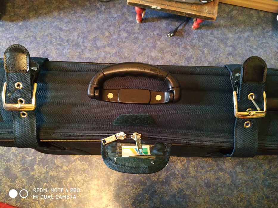 Продаю большой чемодан.