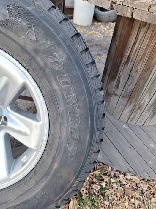 Продам шины с дисками,  можно без дисков.