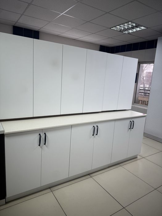 Кухонный гарнитур новый, белый, до потолка