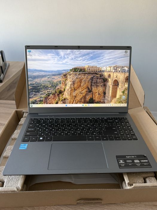 Продам ноутбук почти новый