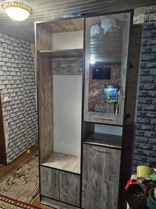 Прихожка  и диван