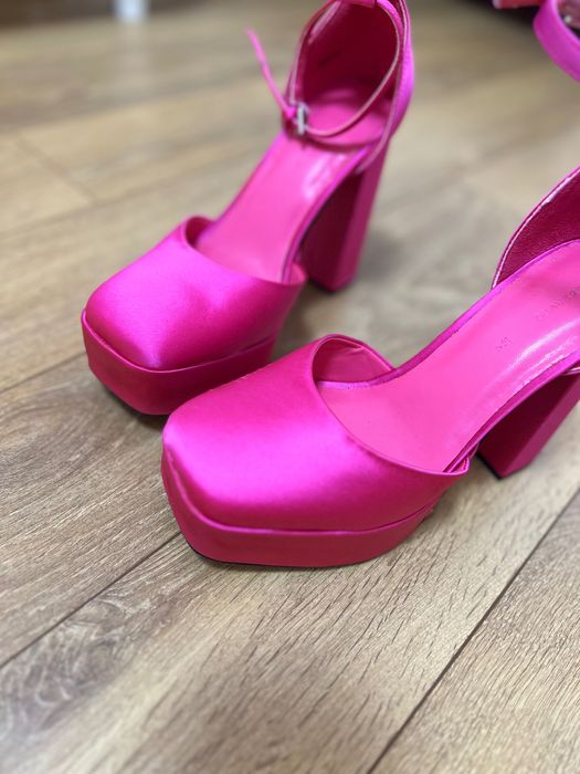 Обувки с дебел ток