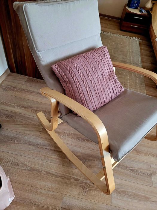 Люлещ стол в бежов цвят