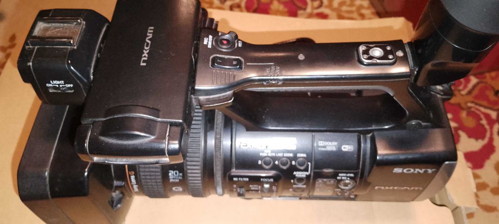 Продается видеокамера Sony HXR-NX3