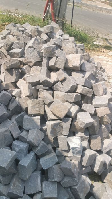 Vând piatră și montez