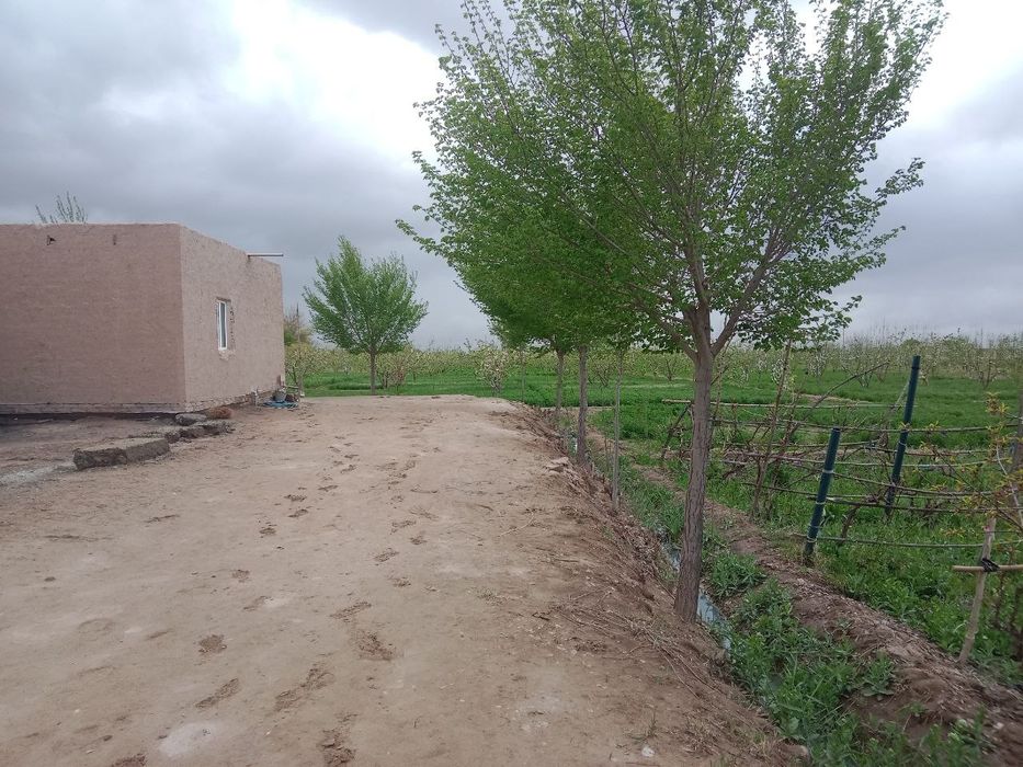 Uy sotiladi narxi kelishiladi !!!