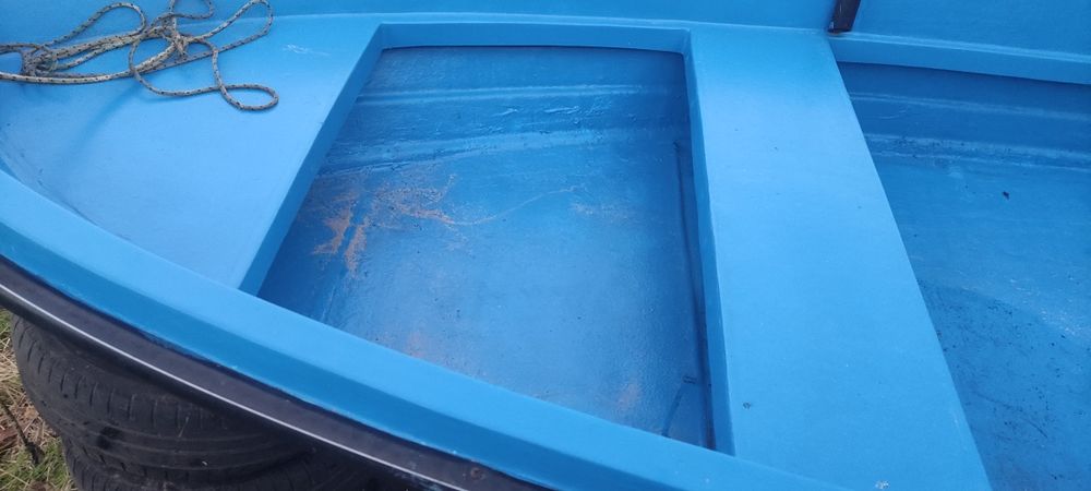 Продавам лодка 3.95 с двигател MARINER  10 КС.