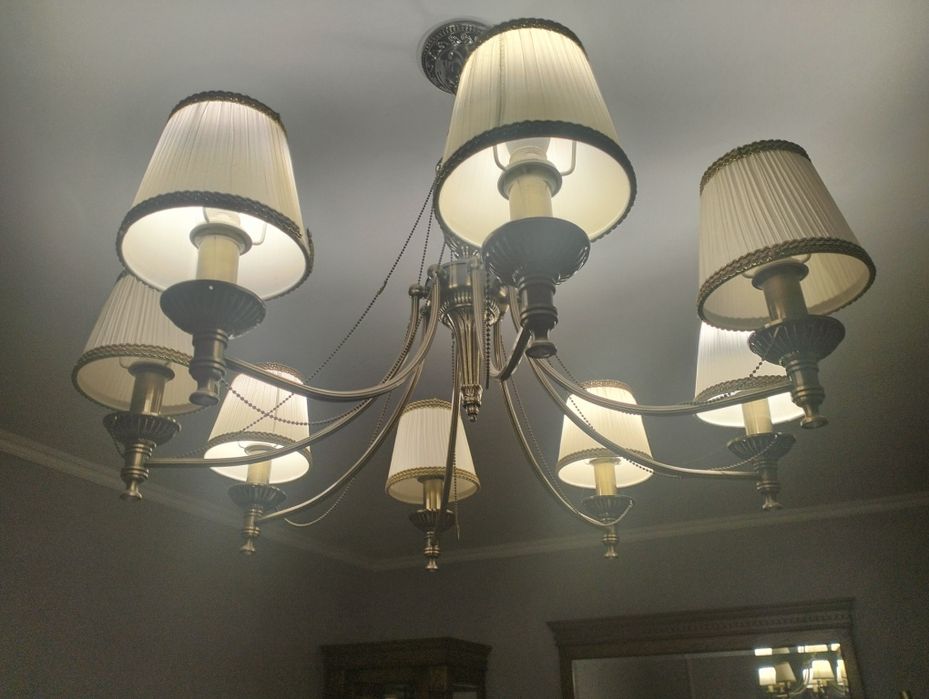 Люстра восьми рожковая