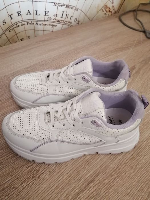 Кроссовки женские 38р