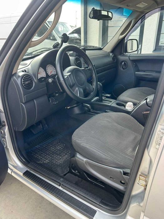 Vand Jeep Cherokee KJ / Motor 2.8 4x4 / Automata
