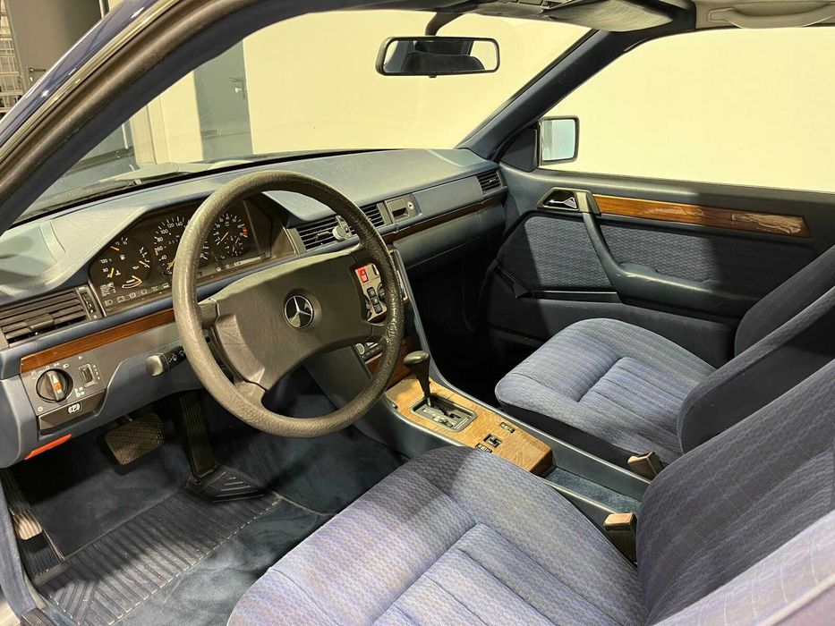 Mercedes Benz 300 CE 124 Coupe Oldtimer