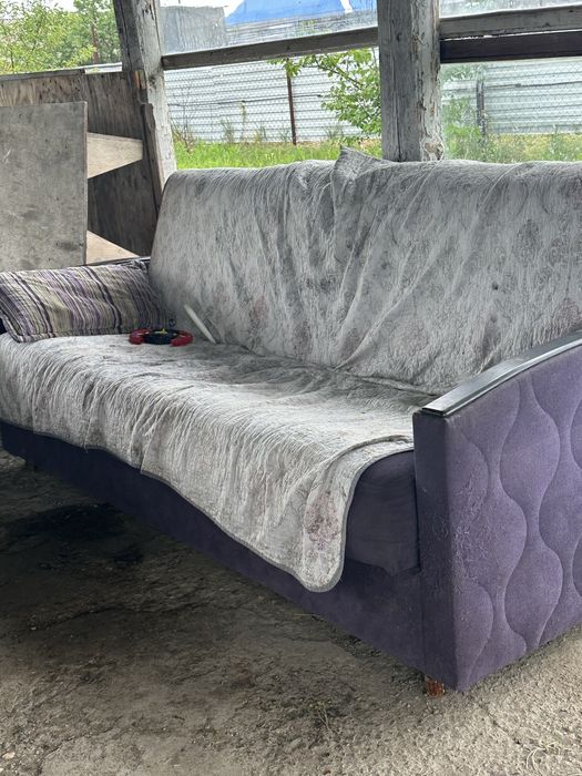Диван продаю срочно
