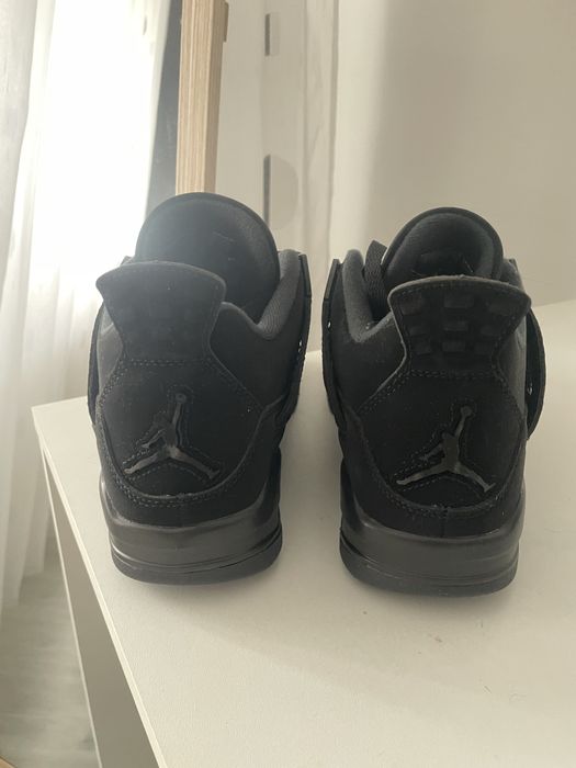 Jordan 4 black cat nepurtati